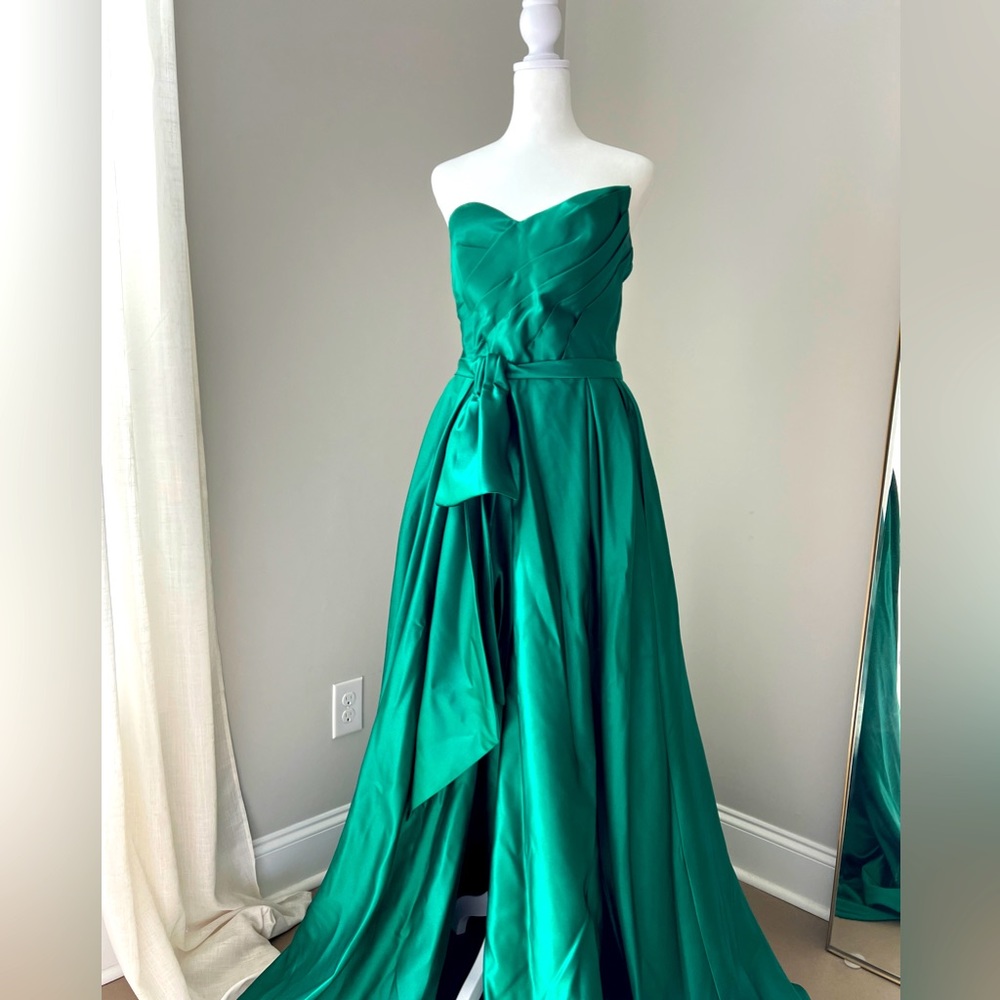 Woman's Evening/Ball Gown